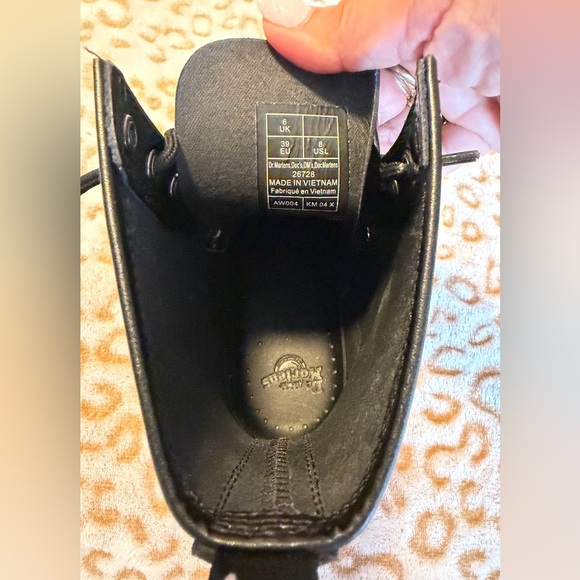 Dr. Martens Black Patent Leather Ankle Boot Women’s 
Size: 8 - Picture 8 of 10